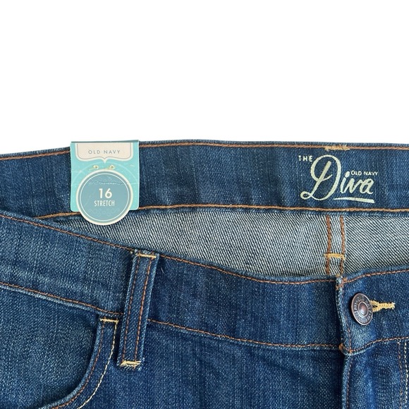 NWT Old Navy Women's Size 16 Stretch The Diva Shorts Denim Medium Wash Patches - Picture 6 of 9
